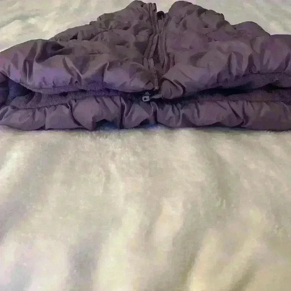 OshKosh B’gosh Girls Puffer Vest Jacket Size 8 Purple - Picture 11 of 11